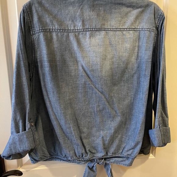 Chico’s Denim Tie Shirt Size 2 (Large) Blue NWOT - Picture 3 of 3